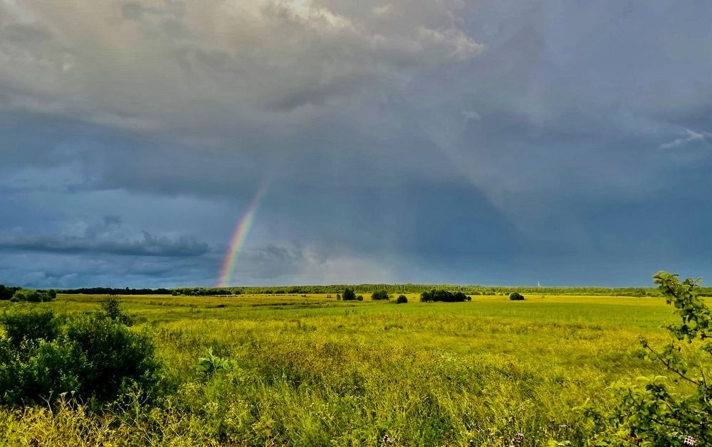 Упала с неба радуга