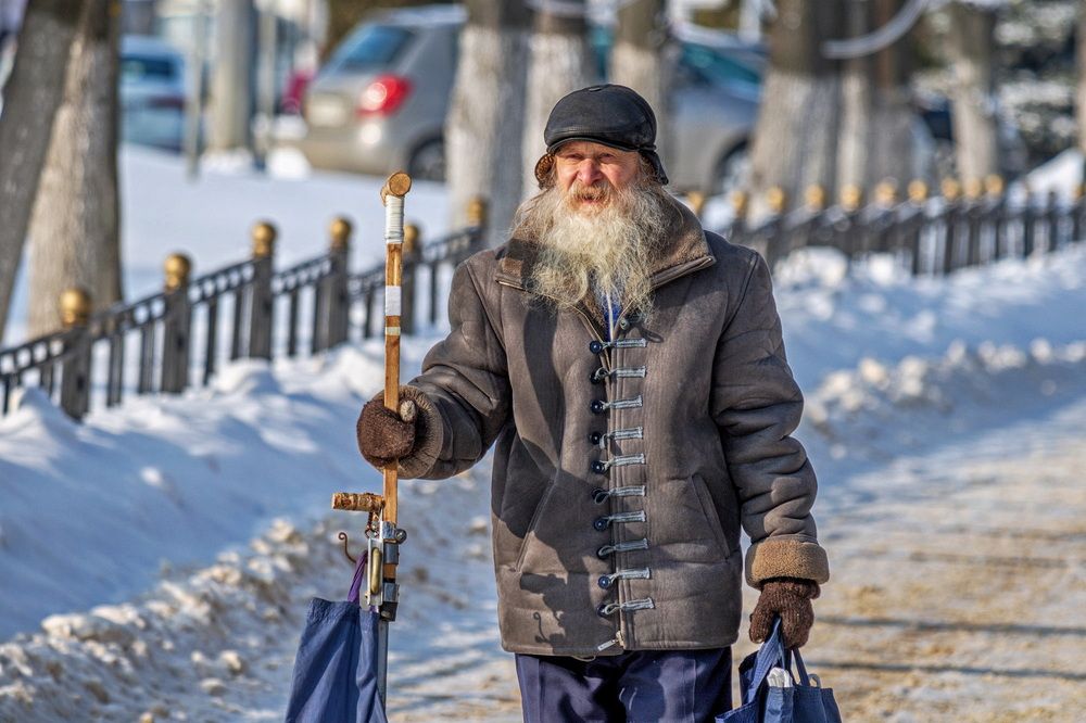 Старец с посохом.