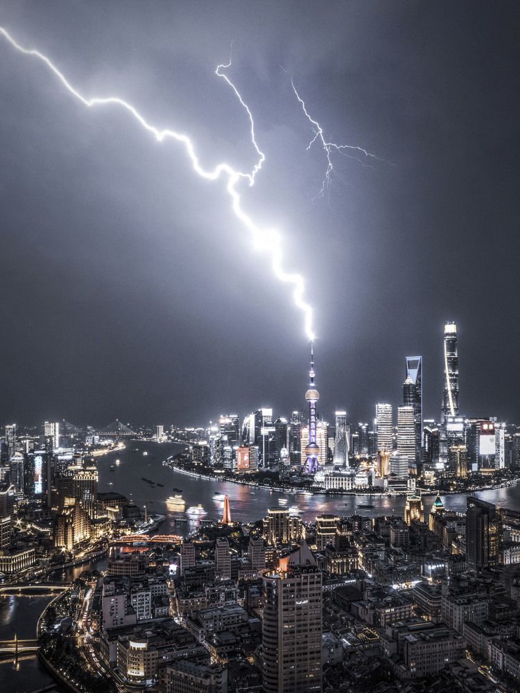 Lightning Hit Shanghai Lujiazui