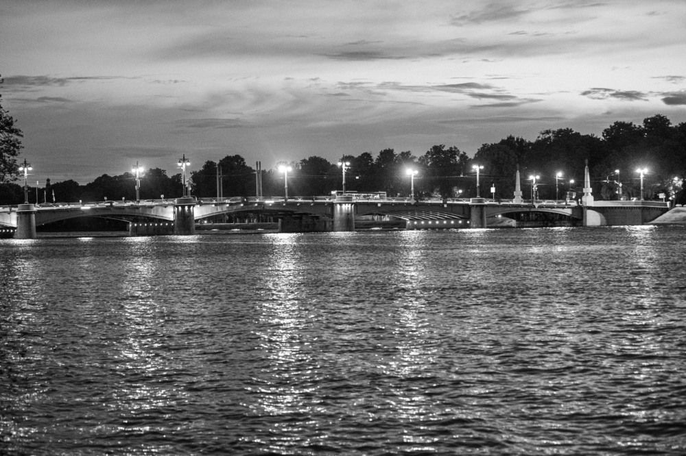 Величие большого города без красок