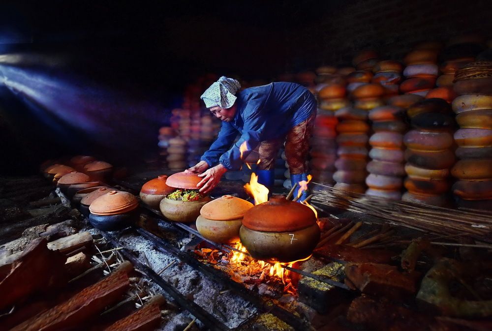 Cooking fish in Vu Dai village for Tet Vietnamess Holiday