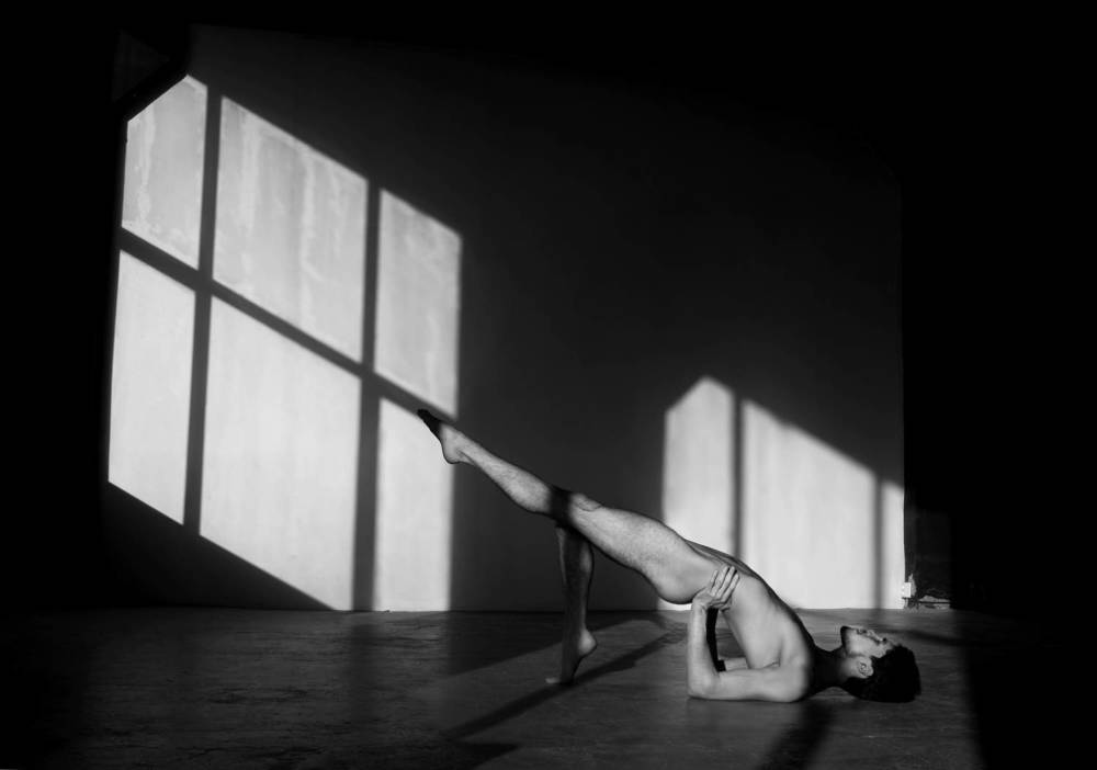 Свет. Тень. Он.