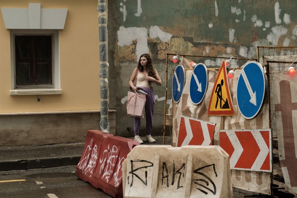 Всюду знаки