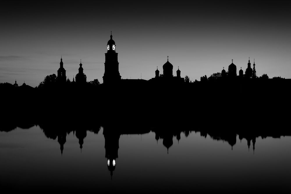 Ритм ночного монастыря.