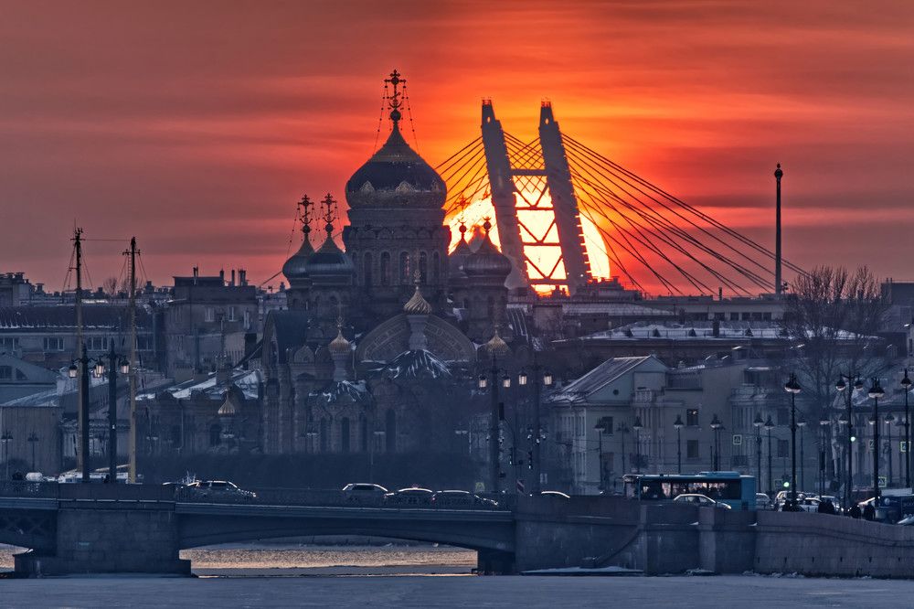 "Закат солнца над Петербургом"