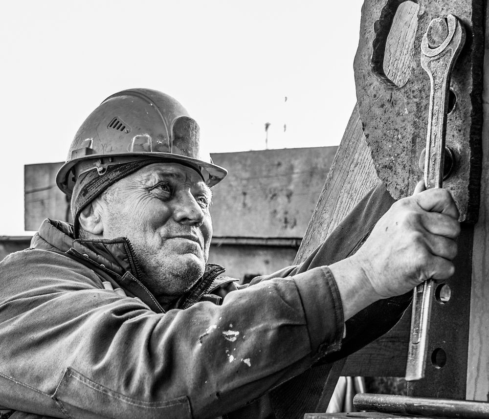 Мостостроитель