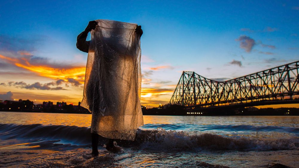 The veil between art and the artist