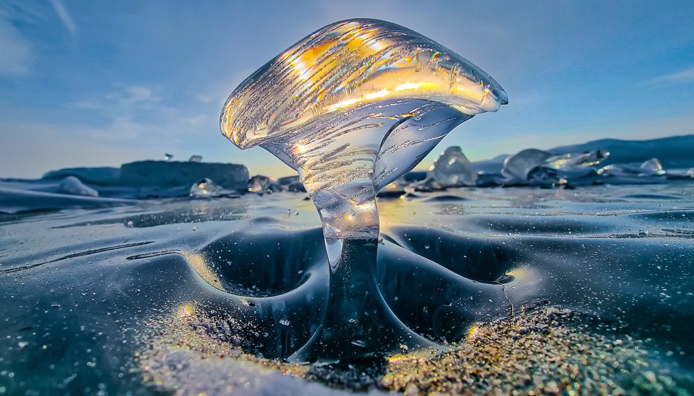 Ледяная скульптурка Байкала