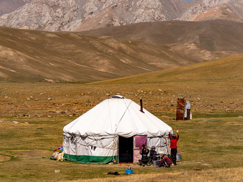 Кыргыстан. Высокогорное озеро Сон-куль (Сонкёль).