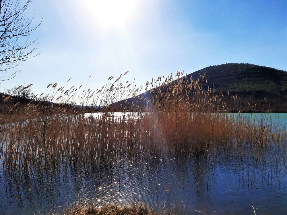 Озеро Хун у подножия горы Чигинитра