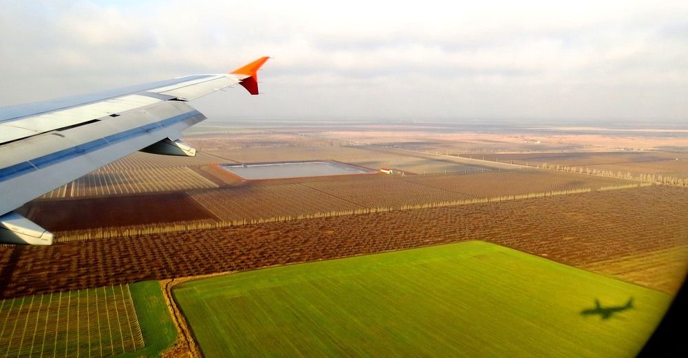 Самолёт и его тень