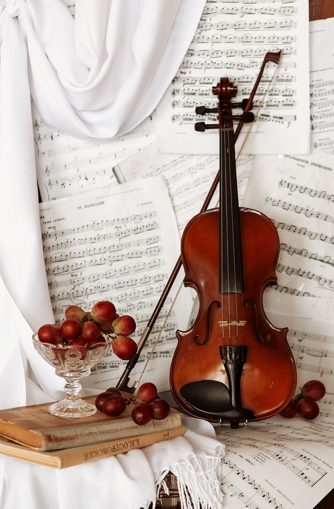 Сыграй, мне скрипка, нежно о любви...