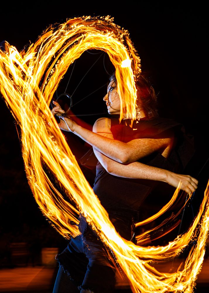 Танцующая с огнём