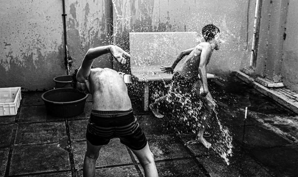 2 boys + water battle