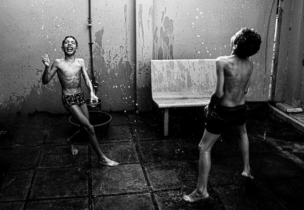 2 boys + water battle