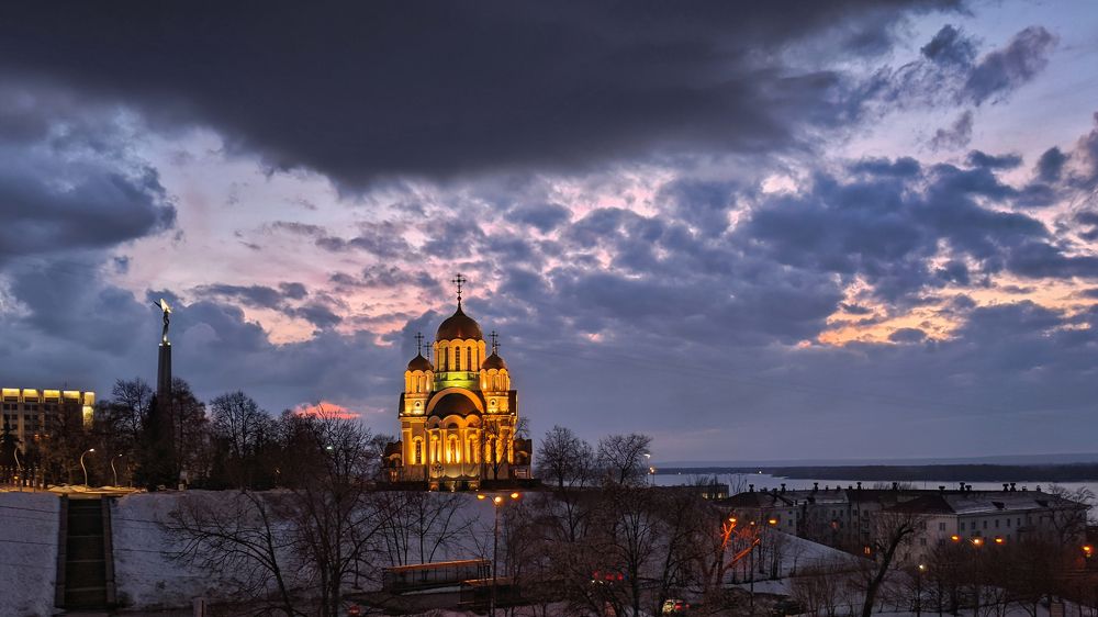 Samara with mobile phone