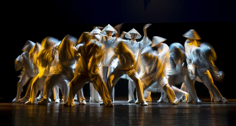 VŨ ĐIỆU CỦA NÓN