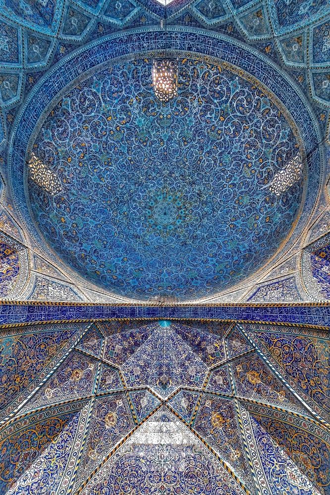 Photograph by Ali Alirezaei