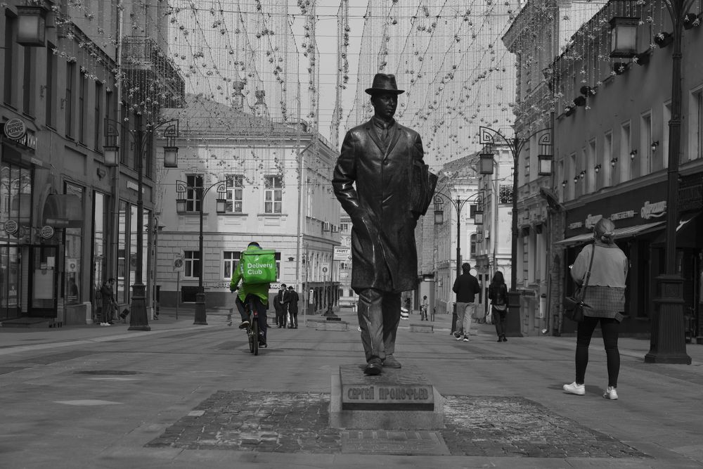 Москва в пандемию - монохром с акцентами