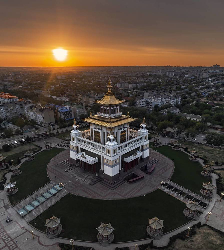 Золотая обитель Будды Шакьямуни в Элисте