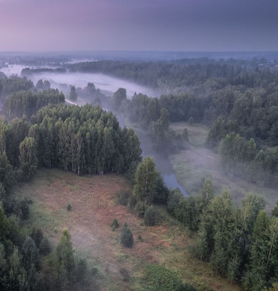 Над речкой смеркается...