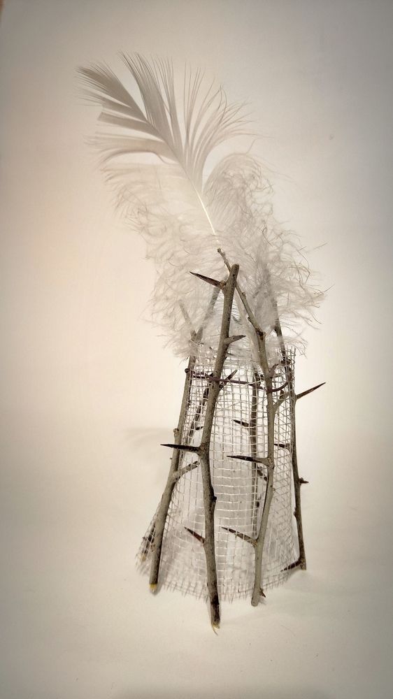 На виду колючее - легкое внутри...