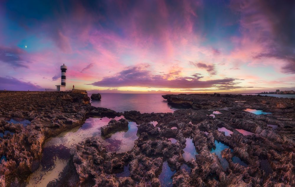 Photograph by Jose Miguel Picon Chimelis