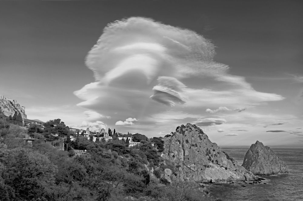 Облако над Симеизом