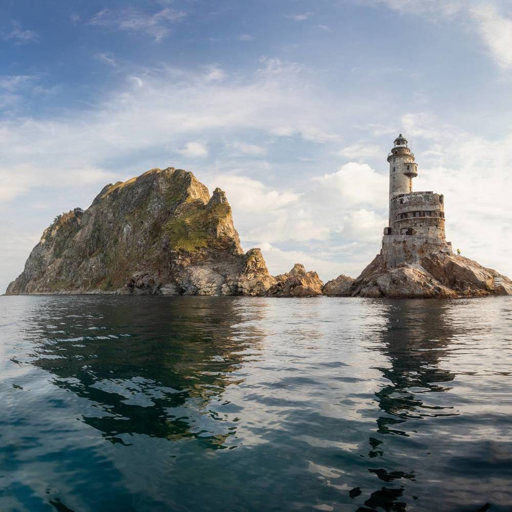 Маяк Анива. Камни, люди, чайки.