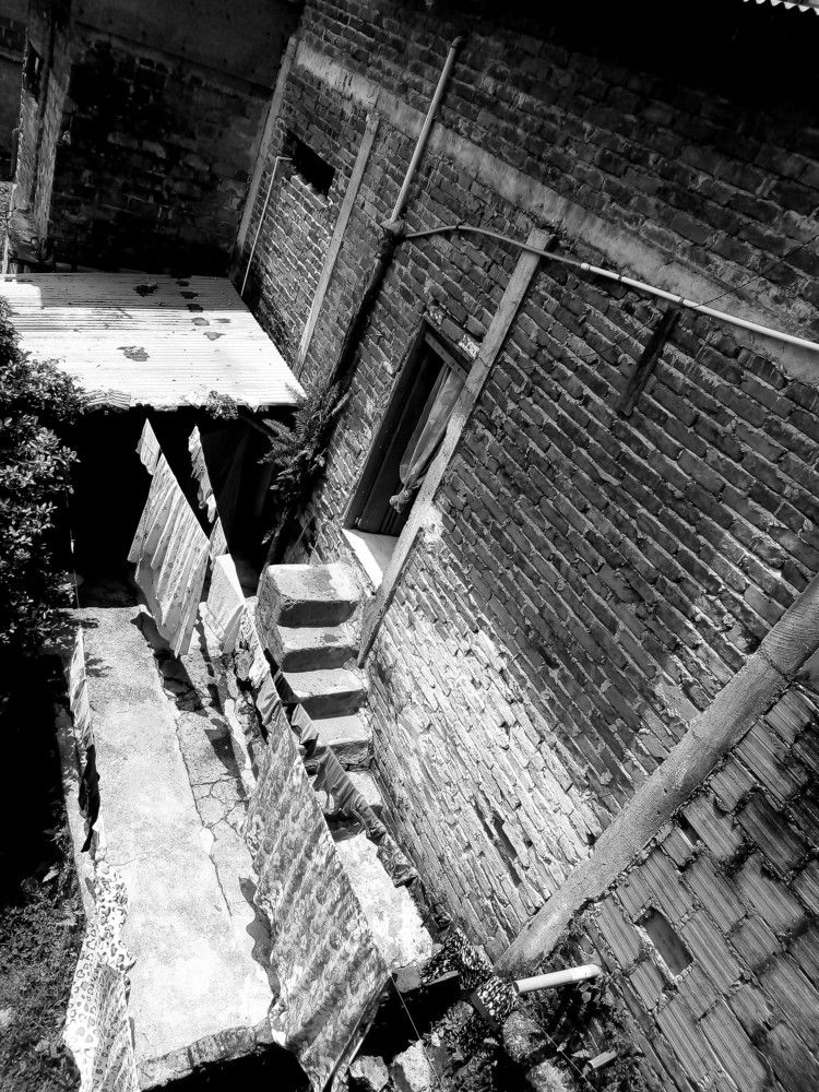 LA ROPA SE LAVA EN CASA