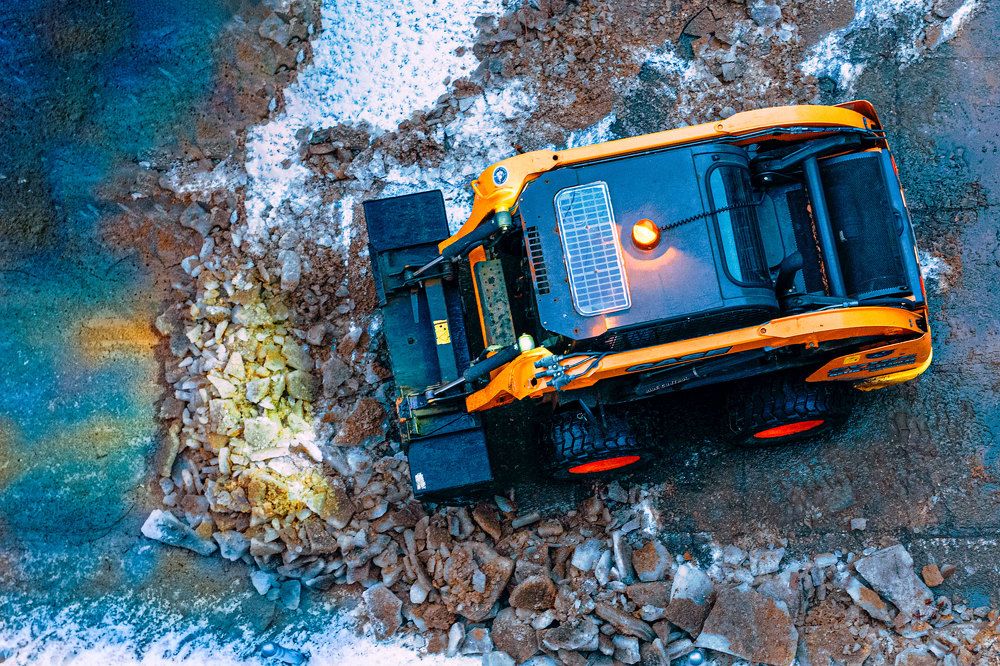 Убирающий море