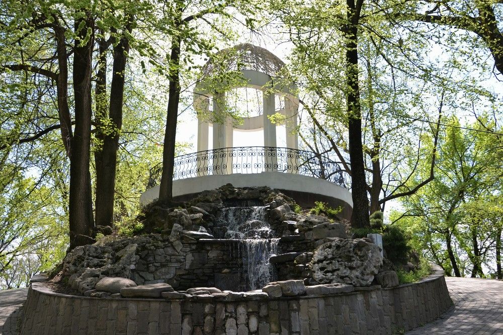 беседка в парке