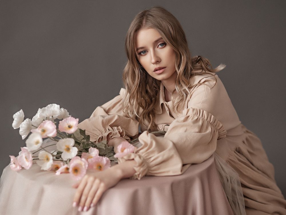 Портрет девушки с цветами