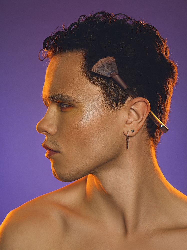 Мужчина-стилист