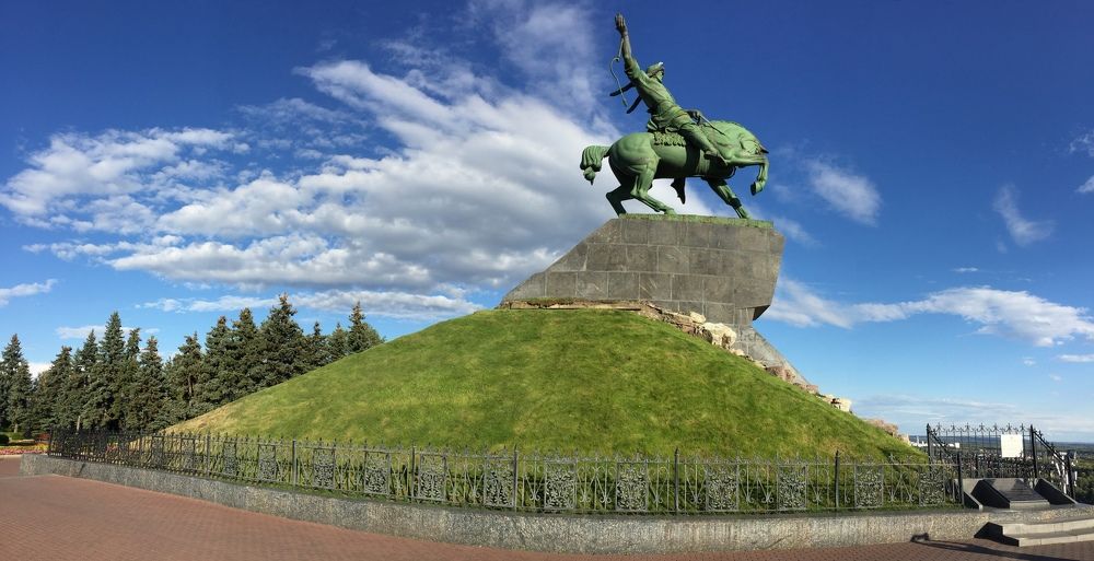 Всадник над рекой