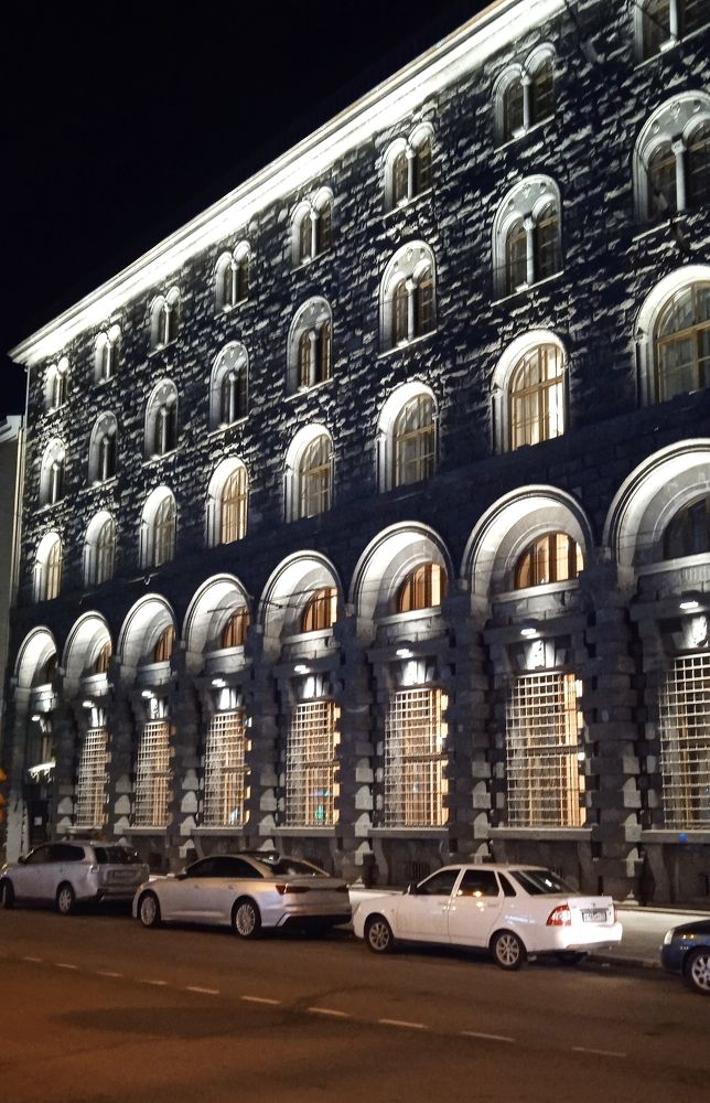 Тени исчезают в полночь...