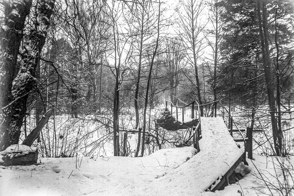 Снег и мостик. Февраль.