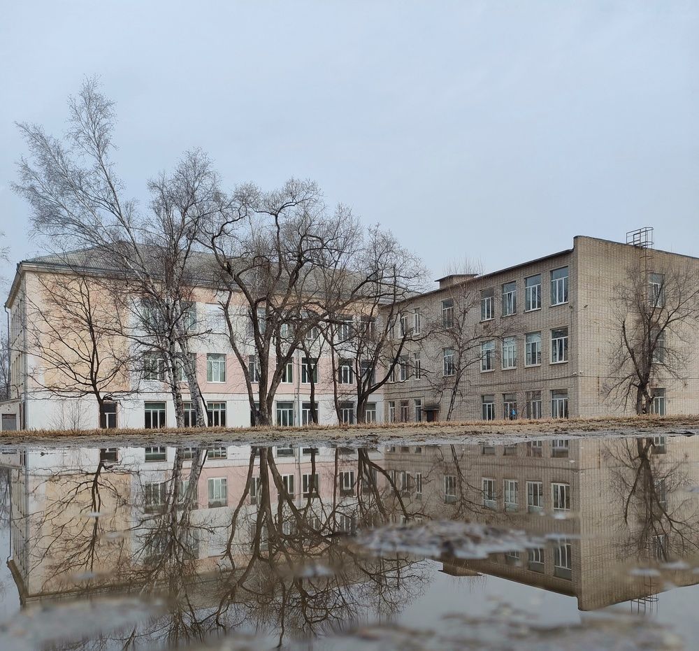 Школьный стадион после дождя