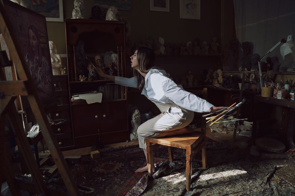 Draw your femininity on the canvas