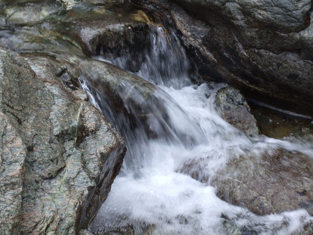 Вода точит камень.