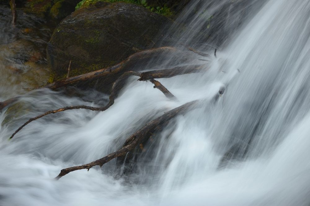 Поток в горах