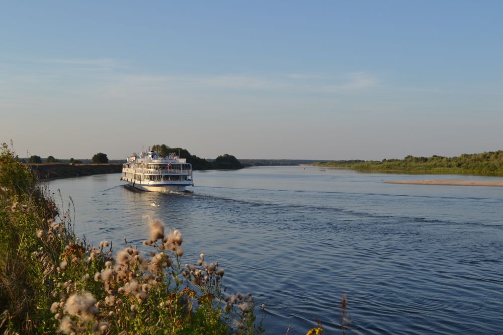 Теплоход на закате