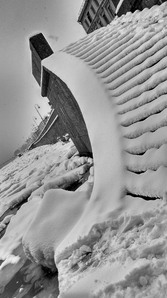 Спуск к воде.