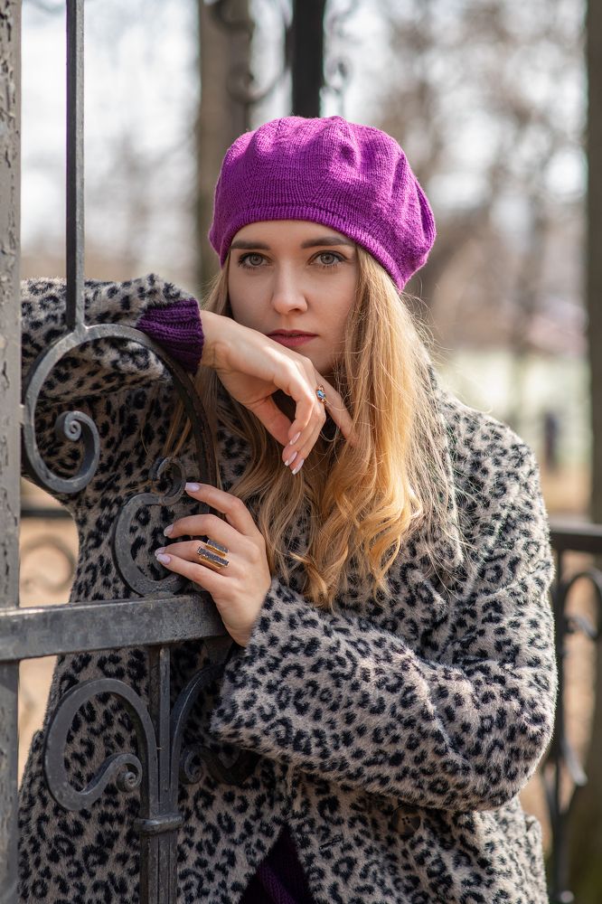 Девушка в сиреневом берете