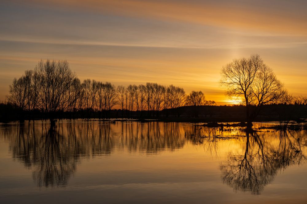 Восход над водой