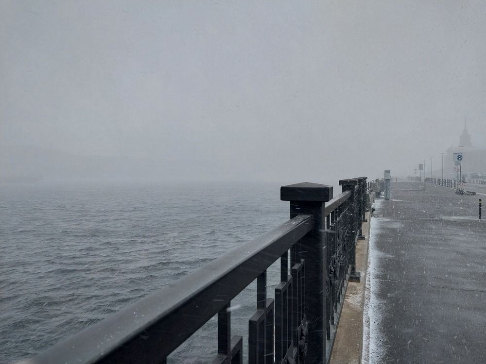 Набережная Енисея в апреле