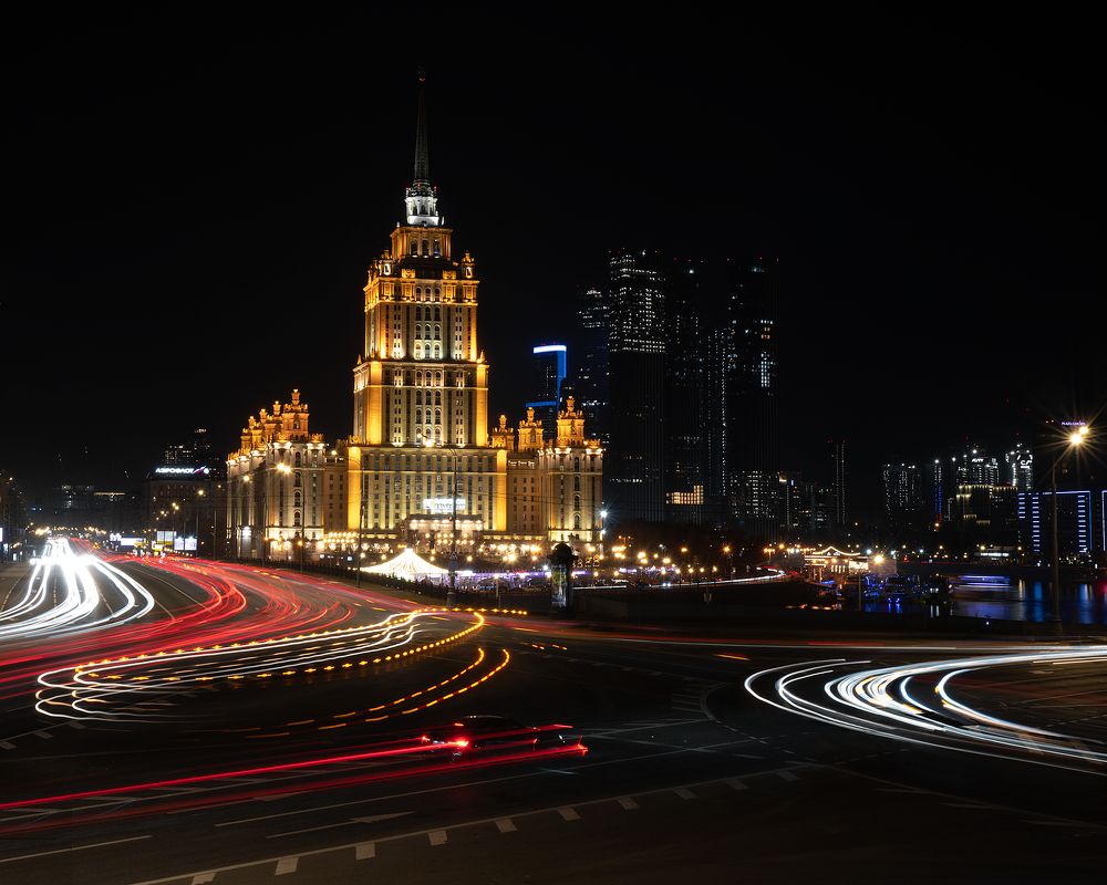 Сity light trails