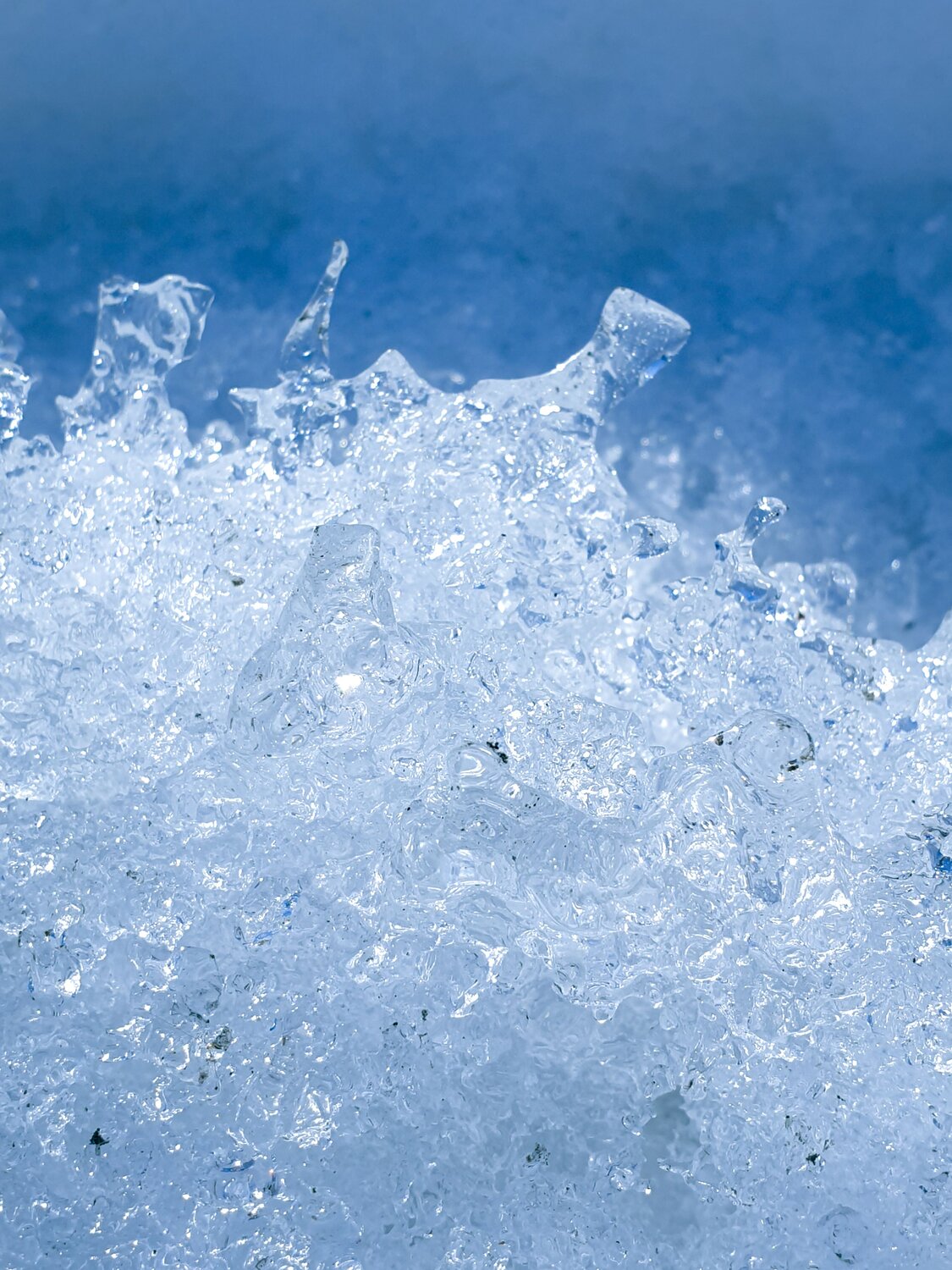 Frozen wave of ice