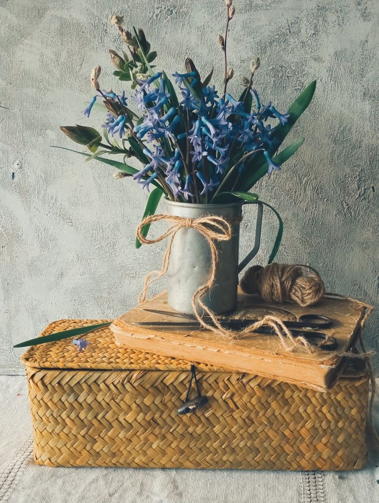 Bouquet of blue hyacinths in an old house. Букет синих гиацинтов в старом доме