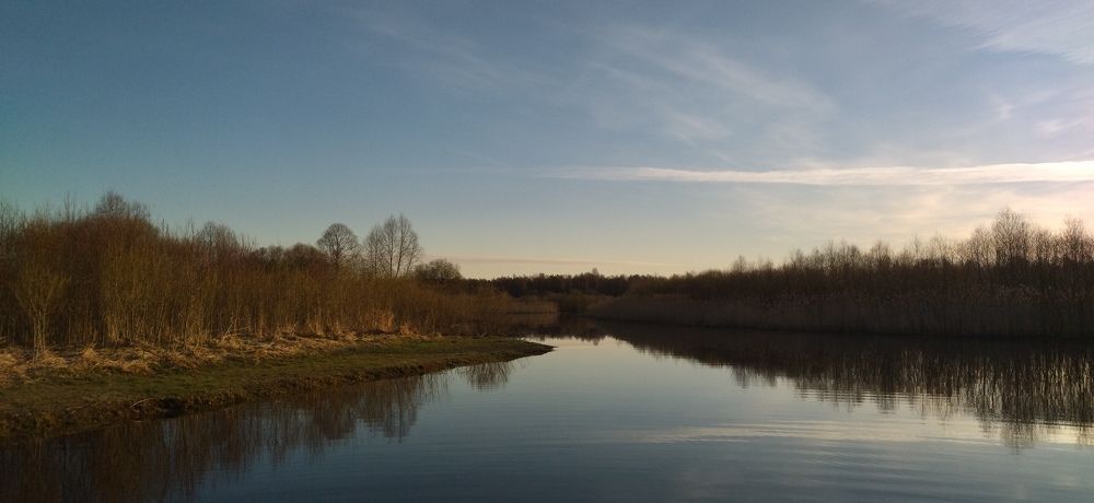 Зеркальная река